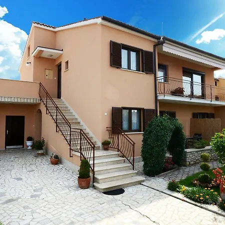 Rocka 1195 Apartment