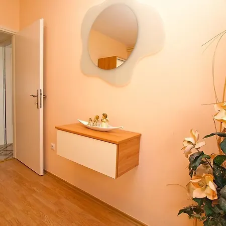 Rocka 1195 Apartment