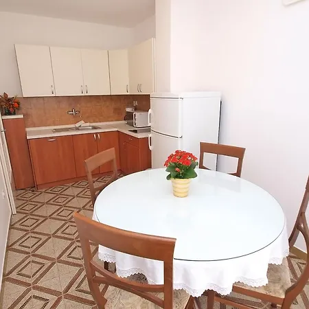 Rocka 1195 Apartment *