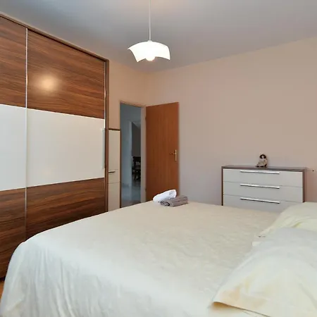 Rocka 1195 Apartment