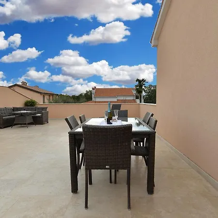Apartment Rocka 1195 *